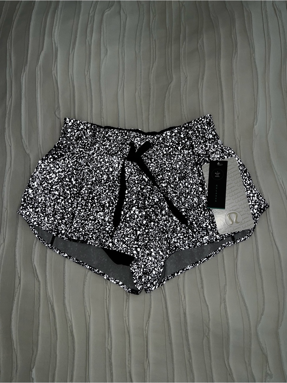Lululemon Hotty Hot Shorts NWT Reflective Splatter